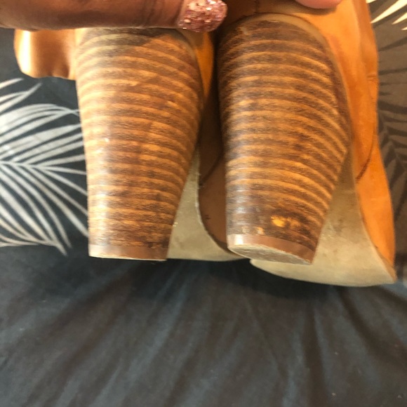 Boots - Picture 4 of 5